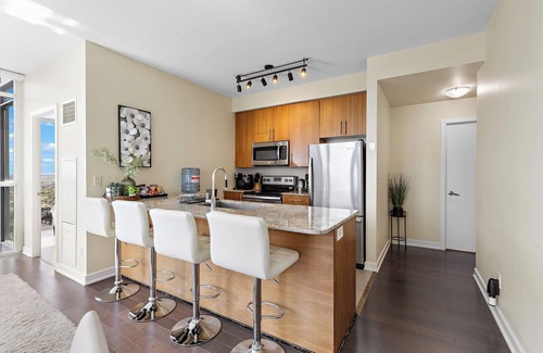 Downtown Mississauga Condo | Luxury 2.5 Bedroom 2 Bathroom 1 Parking Spot Near SQ1 Condo Breathtaking Views!