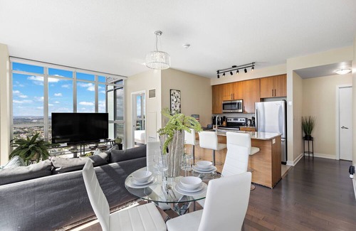 Downtown Mississauga Condo | Luxury 2.5 Bedroom 2 Bathroom 1 Parking Spot Near SQ1 Condo Breathtaking Views!