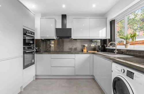 Rusholme House | Sleeps 6 Manchester home by City SuperHost