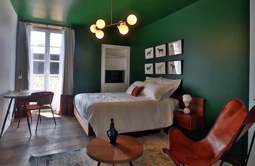 Montbron Hotel | Chambre Brontë - shared shower room