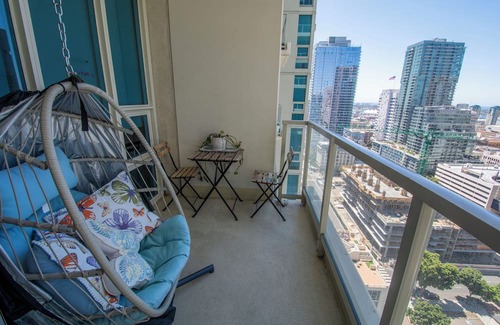 Civic Core Apartment | Heart of Gaslamp w/Pool & FREE PKG