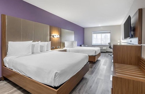 Inglewood Hotel | Spacious Room Close to LAX Airport – Great Home Base for Exploring LA
