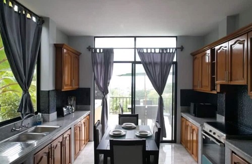 Puerto Lopez Apartment | Coastal Villa Retreat with Private Jacuzzi & Garage Near Isla de la Plata