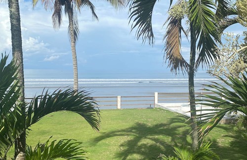 Las Nunez House | House by the sea, with large gardens, private, comfortable, for 11 people.