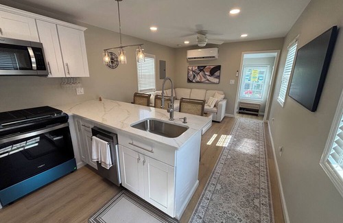 Delanco Cottage | Beautiful Cottage with Water Views - 2 Bedrooms