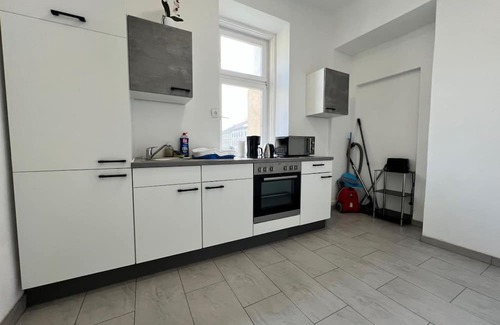 Simmering Apartment | Comfortable Room Near Wien Mitte & City Center