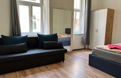 Simmering Apartment | Comfortable Room Near Wien Mitte & City Center