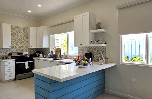 Silver Sands Villa | Welcoming luxery Villa with AC and white sand beach in charming Trelawny