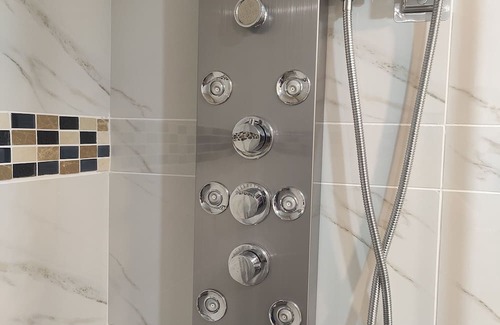 Jamboree Heights Apartment | Private Guest Studio with Ensuite for Long Short Stay
