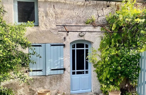Caylus Cottage | 2 Bedroom Cottage - Sleeps 6 - Pool - Garden