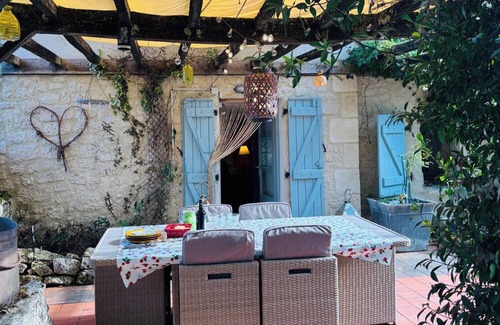 Caylus Cottage | 2 Bedroom Cottage - Sleeps 6 - Pool - Garden