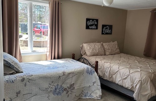 Holcombe House | Charming 1-level, 2-Bedroom Lakeside Retreat on Lake Holcombe
