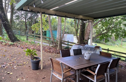 Maleny Cabin | Dads Art Studio