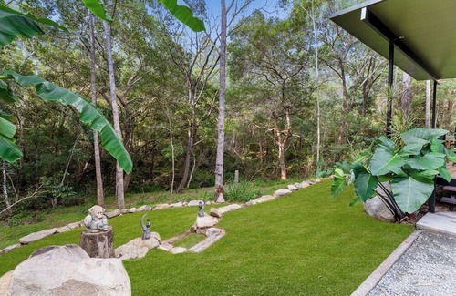 North Aramara Cabin | Cabin By The Creek/Hidden Oasis
