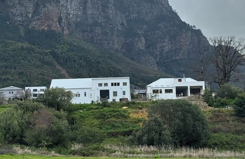 Pniel Bed & Breakfast | Villa Verde, farm stay in the winelands with views for days.