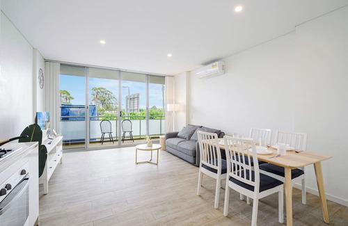 Liverpool Apartment | Liverpool 3Br APT Business/Hospital/Parking/8ppl