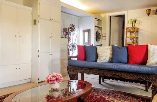 Claremont House | Elegant Spacious Private Studio ~ Upscale Berkeley