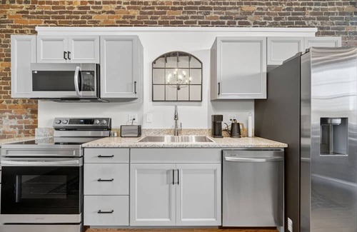 Fayetteville Apartment | The Courthouse Loft | DWTN LXRY LOFT