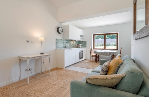 Goult Cottage | Private estate with lavender fields and Luberon views - La Petite Maison