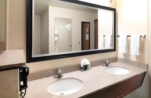 Rio Grande Hotel | Pet-friendly Stay Featuring Indoor Pool, Sauna & Free Breakfast l 2 Rooms