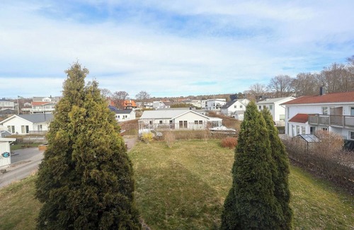 Torslanda House | For Workers 12 Beds - Volvo - Parking lot - All-inclusive