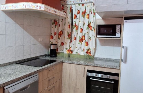 Montoro House | Holiday Home 'Los Rosales De La Palmilla' with Private Pool, Balcony and Air Conditioning