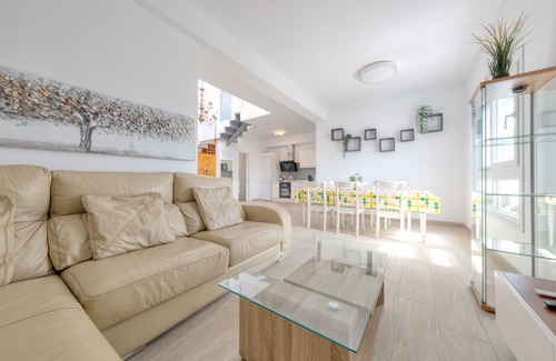 Costa Teguise Ski Chalet | Casa Dang - 600M to the beach