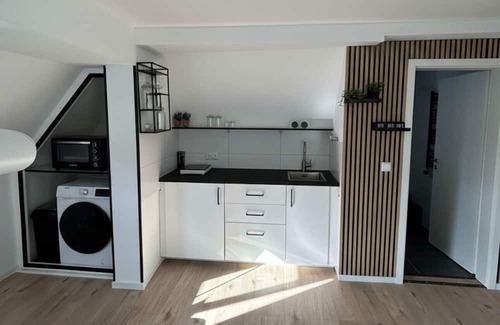 Alt-Muhlburg Apartment | Light-filled top-floor studio in Karlsruhe-Mühlburg - APOLONIAliving