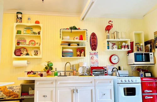 North Park Cottage | Adorable Private Tiny House for Two~ Heart of North Park~San Diego.Safe & Clean.