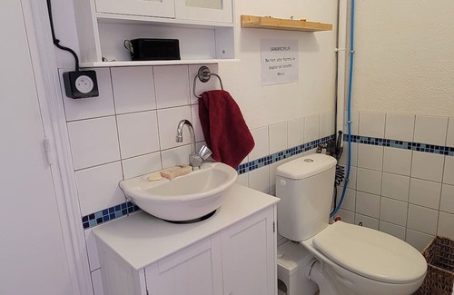 Saint-Cyr-en-Val Apartment | Fully-equipped self-catering studio