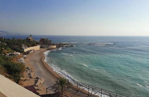 Aamchit Apartment | Silvia's romantic Byblos beachfront Duplex