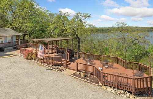 Diamond City Cabin | 1bd/1bath cabin with beautiful views of Bull Shoals Lake in a quiet, peaceful area.