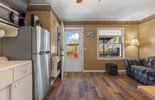 Diamond City Cabin | 1bd/1bath cabin with beautiful views of Bull Shoals Lake in a quiet, peaceful area.