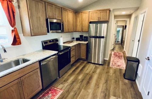 Hazel Dell House | Tranquil Colorful Comfort, 3-bedroom house with AC in Vancouver