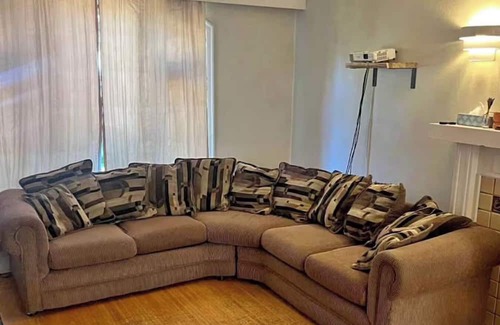 Delta House | Private room in a share house