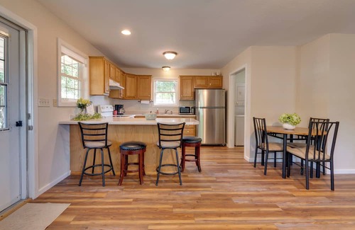 Montrose House | 9 Mi to Effingham: Pet-Friendly Rural Escape