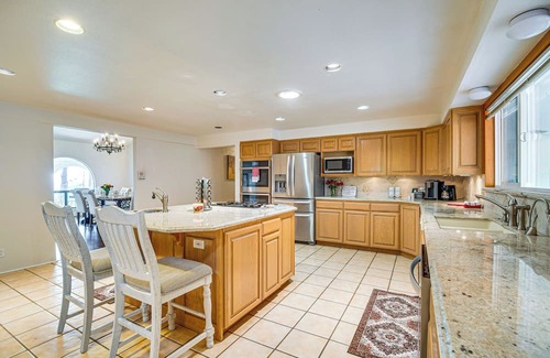 Roseburg Villa | 4 Mi to River: Umpqua Valley Villa w/Fire Pit!