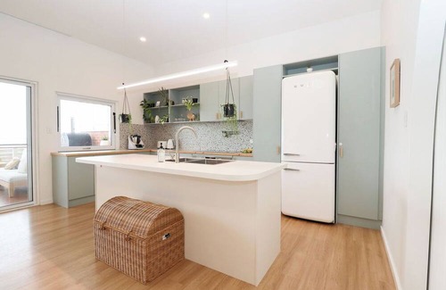 Port Lincoln House | Palm Springs in Port Lincoln