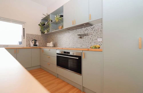 Port Lincoln House | Palm Springs in Port Lincoln