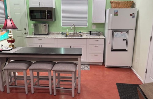 Peter Howell Cottage | Charming Cottage in central Tucson with AC