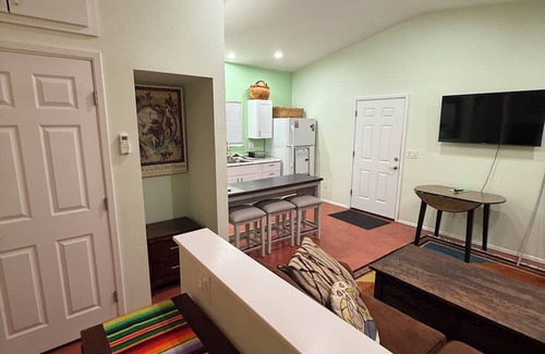 Peter Howell Cottage | Charming Cottage in central Tucson with AC