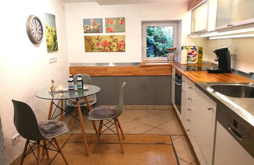 Hagelloch Apartment | Apartment 'Graf' with Private Terrace, Shared Garden and Wi-Fi