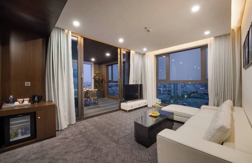 Ngu Hanh Son Apartment | Luxurious Suite with Ocean view