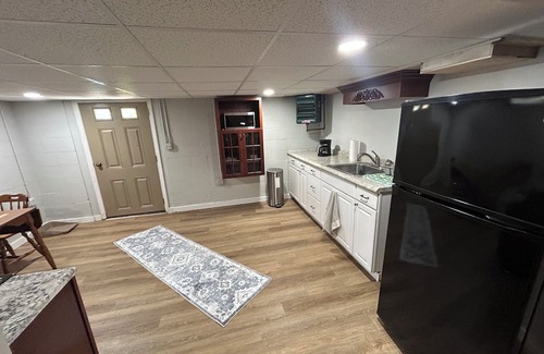 Exeter Apartment | Fabulous 1-bedroom apartment in Exeter centrally located < 1 mile from downtown
