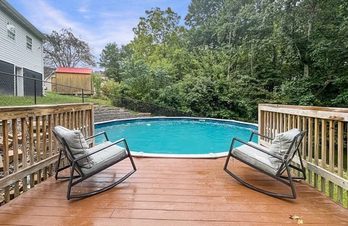 Eccles House | 4-bedroom house in charming Beckley with AC, relaxing back porch, pet friendly