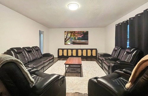 Eccles House | 4-bedroom house in charming Beckley with AC, relaxing back porch, pet friendly