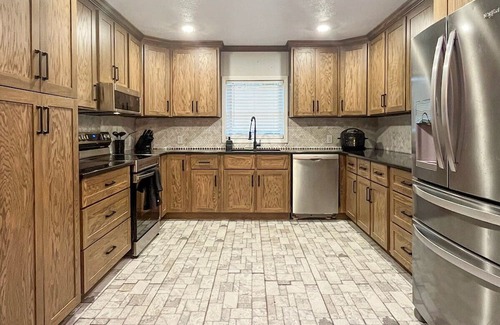 Eccles House | 4-bedroom house in charming Beckley with AC, relaxing back porch, pet friendly