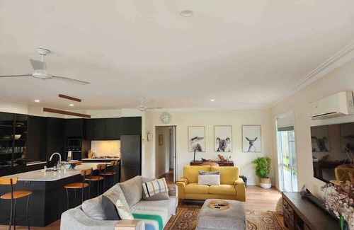 Bellingen House | 5 Bedroom house with a pool, deck and amazing view