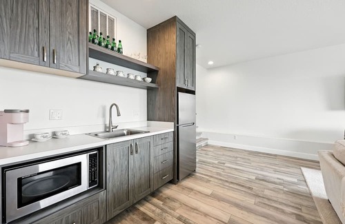 Rock Creek House | Charming 3-bedroom house with AC, fitness room in Happy Valley