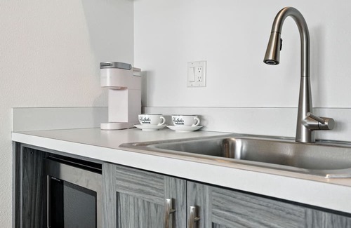 Rock Creek House | Charming 3-bedroom house with AC, fitness room in Happy Valley